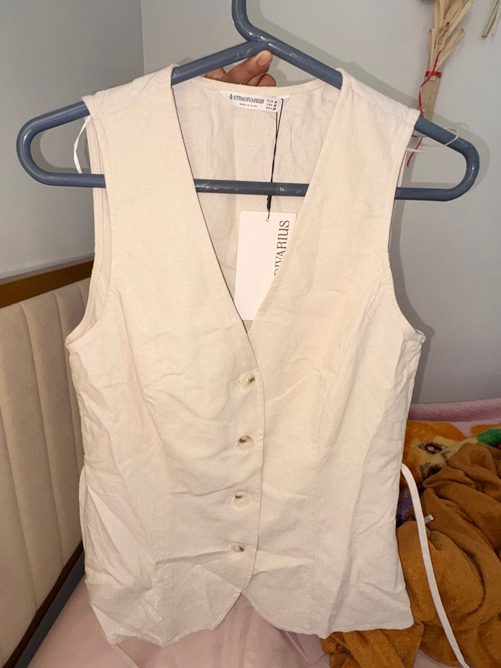 Stradivarius Women’s Beige Linen V-Neck Sleeveless Button-Front Vest Top